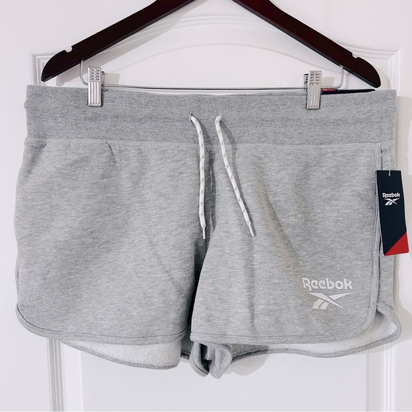 Reebok Pants - Reebok Women’s Balance Shorts Size‎ XL Heather Gray